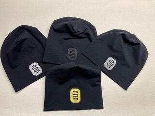 Beanie sapka - fekete színben, mitokondrium hímzéssel